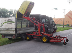 Sekání trávy se sběrem